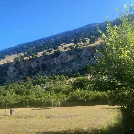 مكان تخييم Gjelaj *