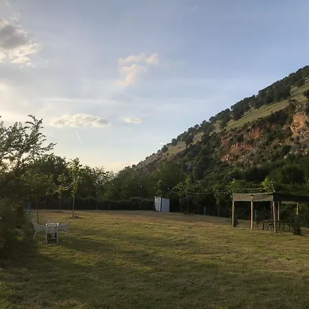 Gjelaj مكان تخييم *